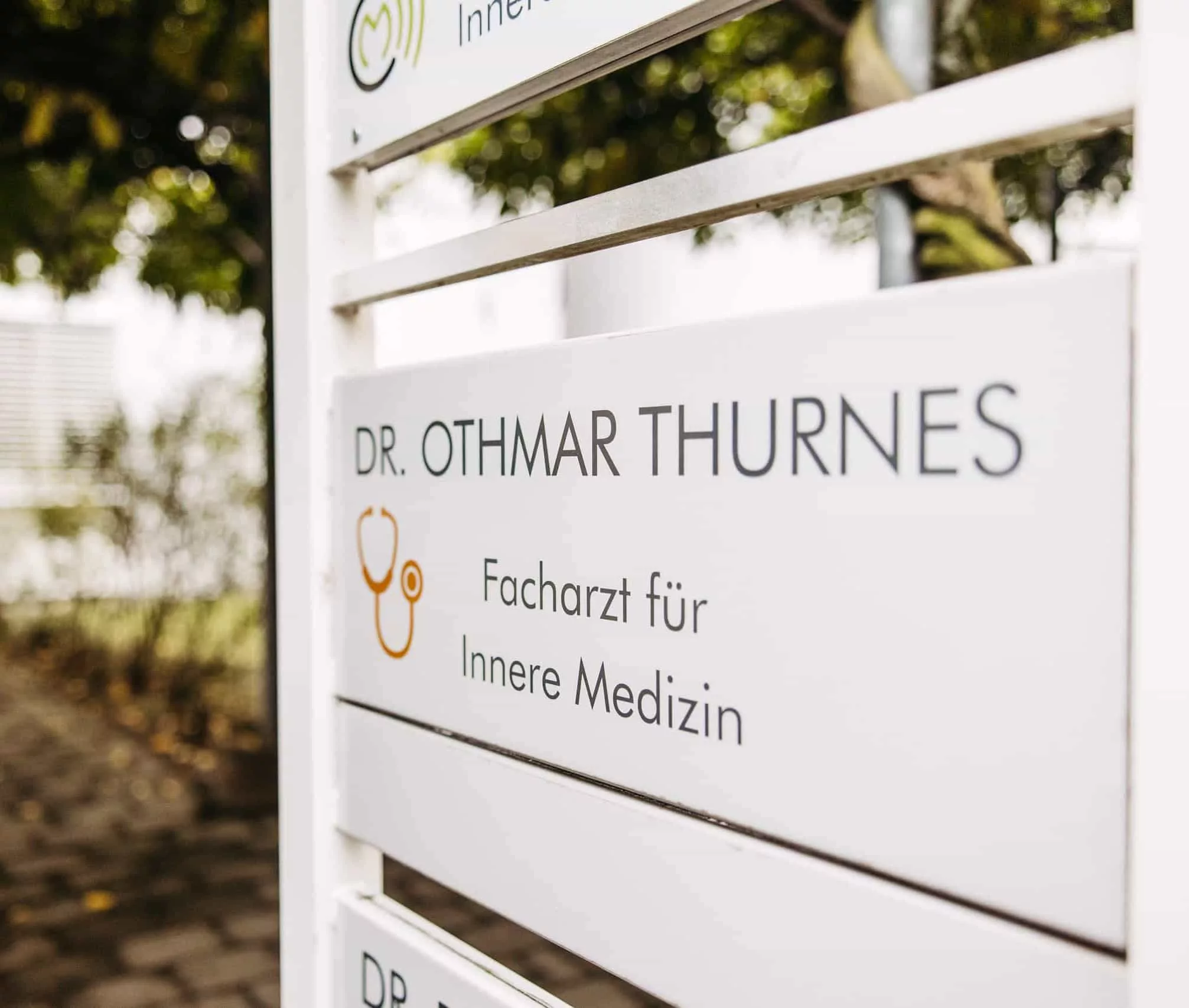 Schild Dr. Thurnes Eingang